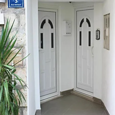Center Apartment *
